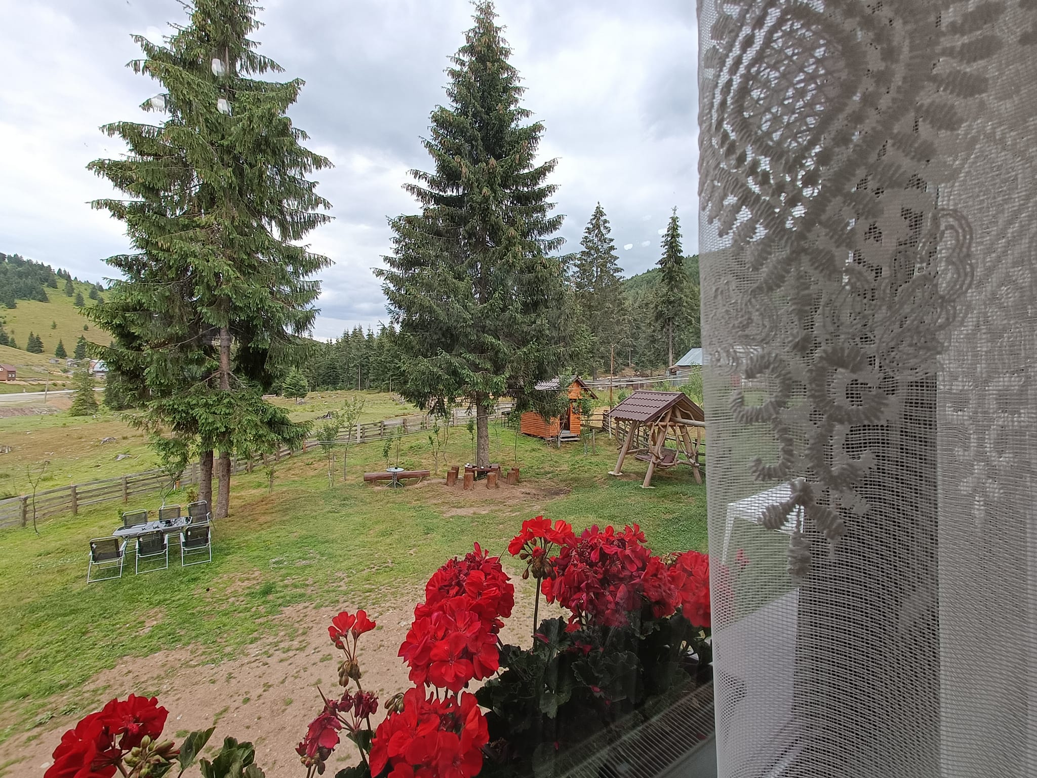Cazare in Arieseni - CASA POIANA FLORILOR - Vartop