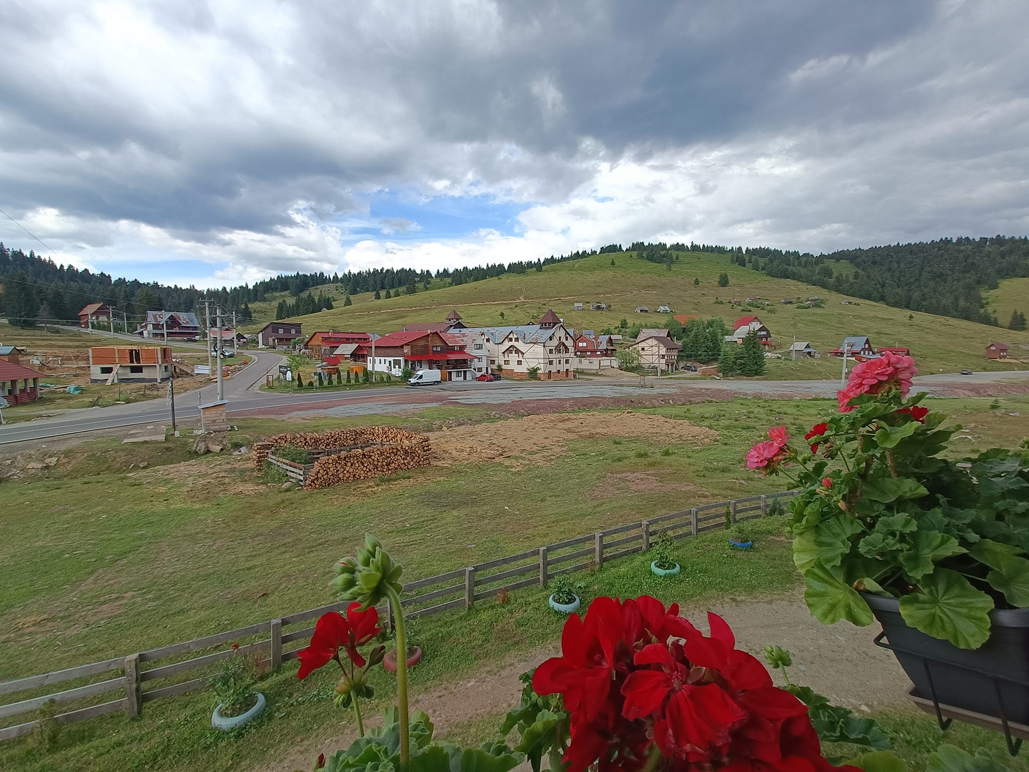 Cazare in Arieseni - CASA POIANA FLORILOR - Vartop